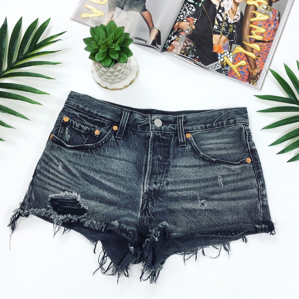 levi’s • black distressed cutoff shorts